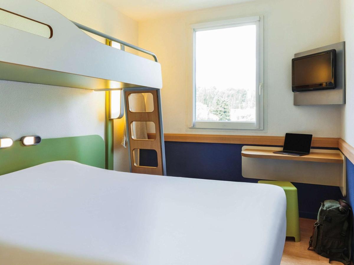 Logis De Port D'alon - St Cyr Sur Hotel