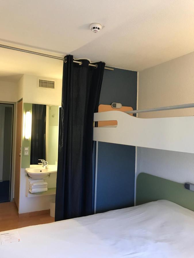 Logis De Port D'alon - St Cyr Sur Hotel